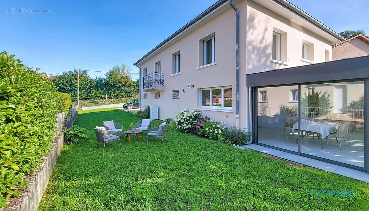 Maison à MEYRIEU-LES-ETANGS