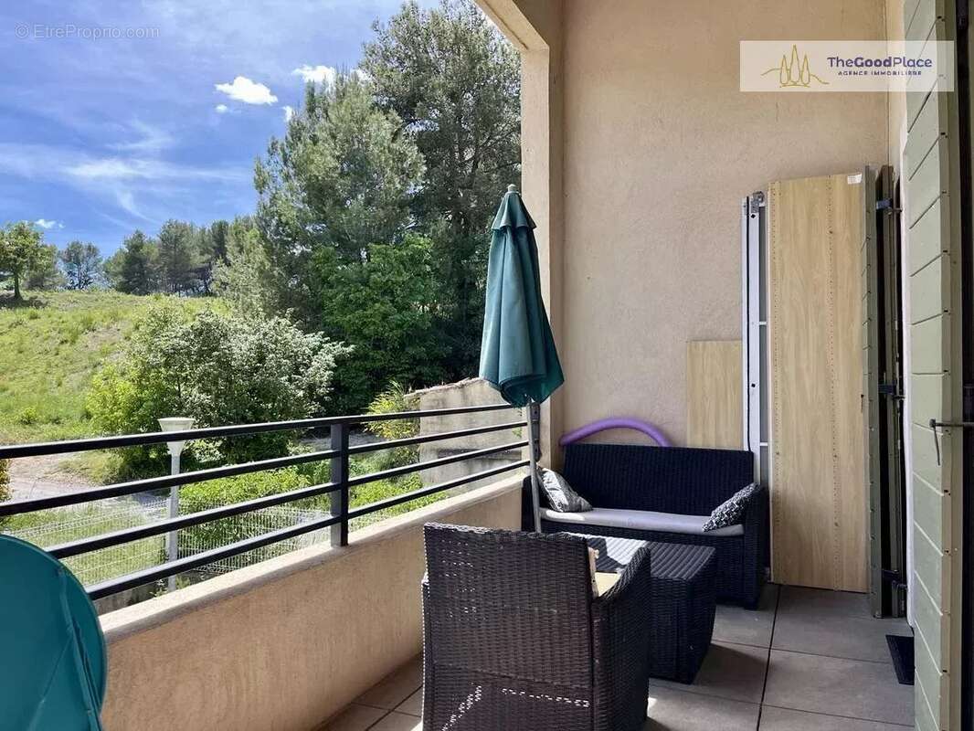 Appartement à LE PUY-SAINTE-REPARADE