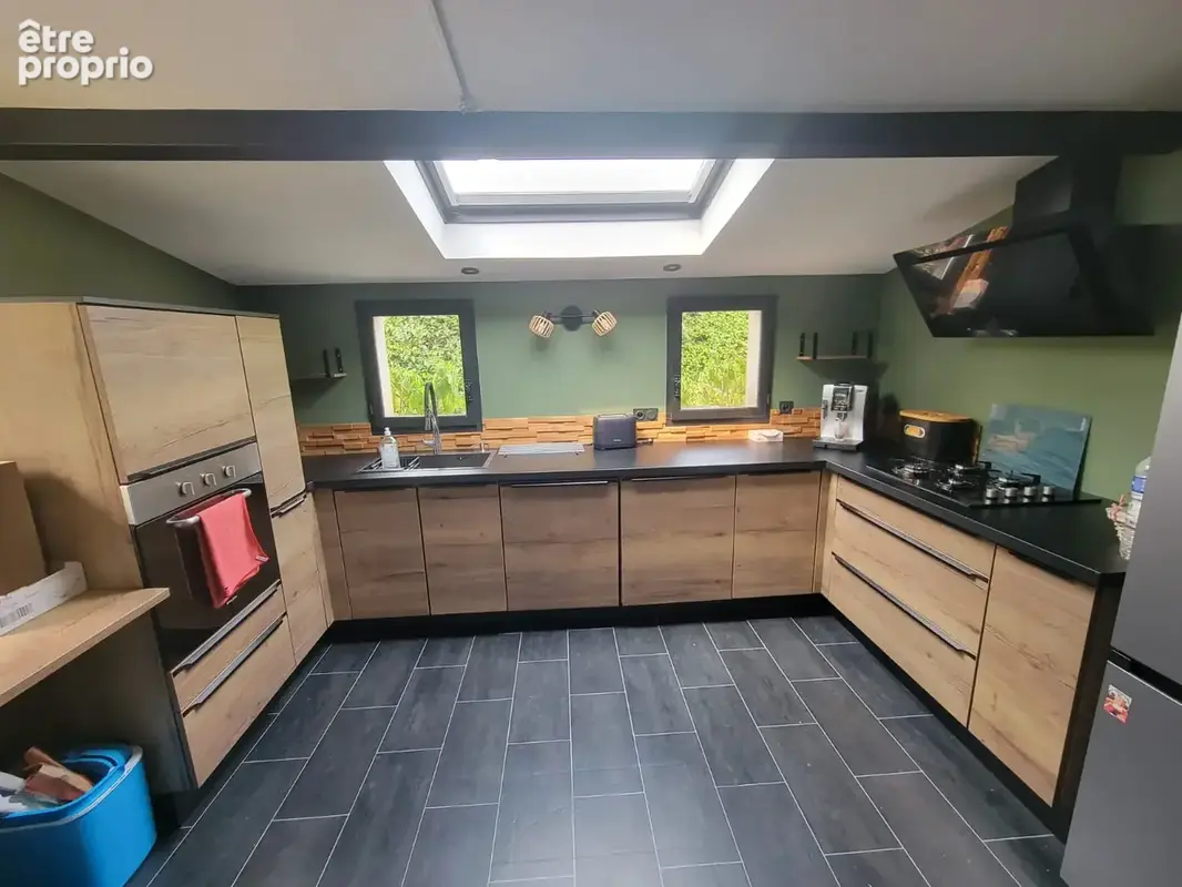 À découvrir : maison 5 pièces avec de beaux espaces extérieurs ! - photo 4