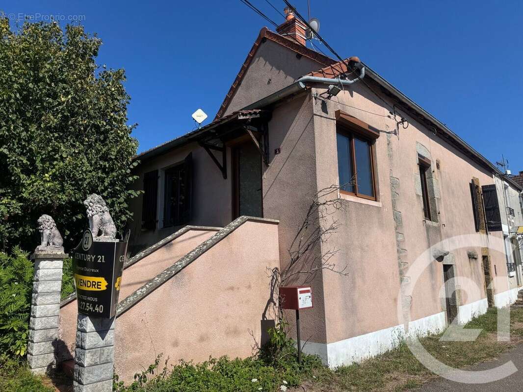 Maison 125 m² à Cervon  - photo 2