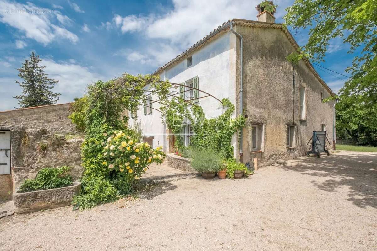 Maison à TOURRETTES