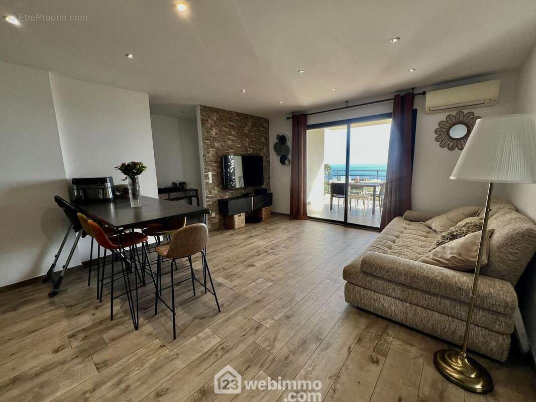 La pièce principale qui &#039;s&#039;ouvre sur la terrasse... - Appartement à SAN-MARTINO-DI-LOTA