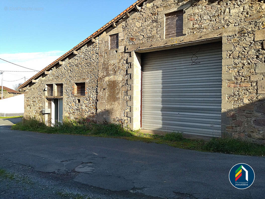 Parking à SAINTE-FLORENCE