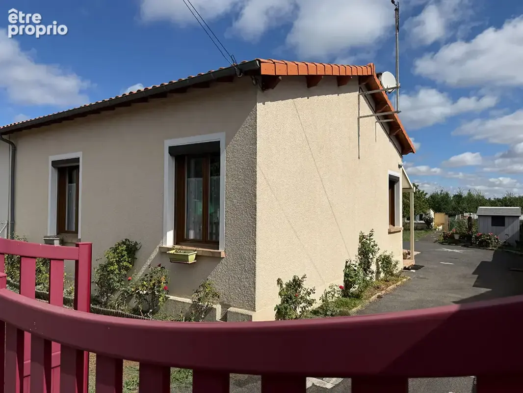 Maison à LIGUGE