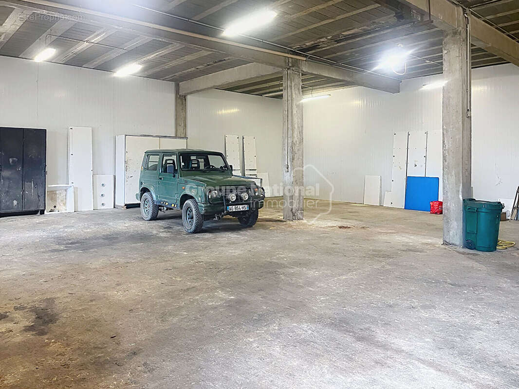 Exceptionnel à Châteauneuf-du-Pape : Hangar de 170 m² sur terrain de 250 m²  environs Potentiel Loft - photo 3