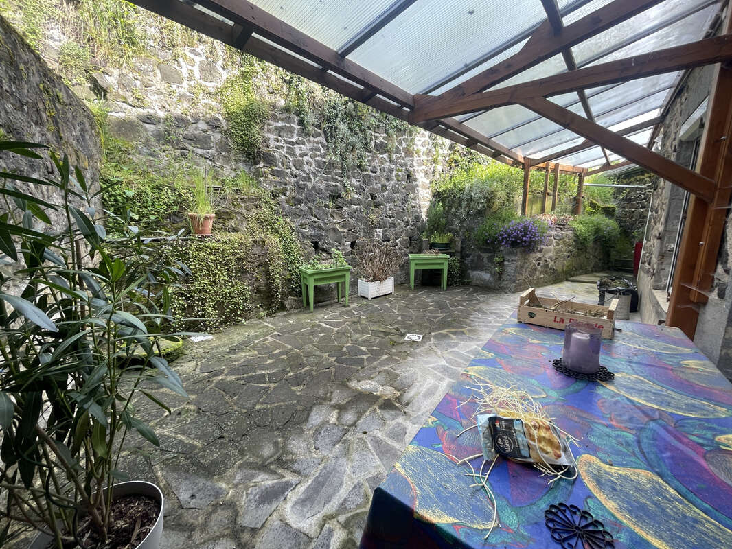 Appartement à ROCHEFORT-MONTAGNE