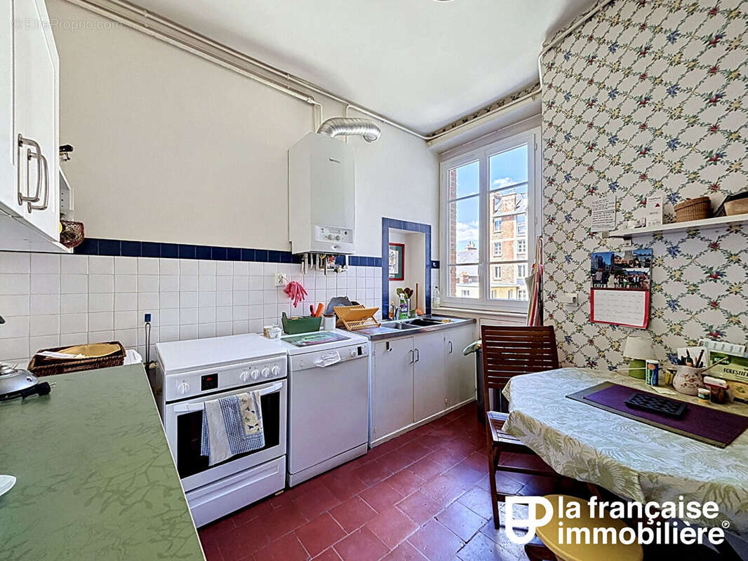 Élégant T5 de caractère à rénover, 148 m² - 4 chambres - photo 16