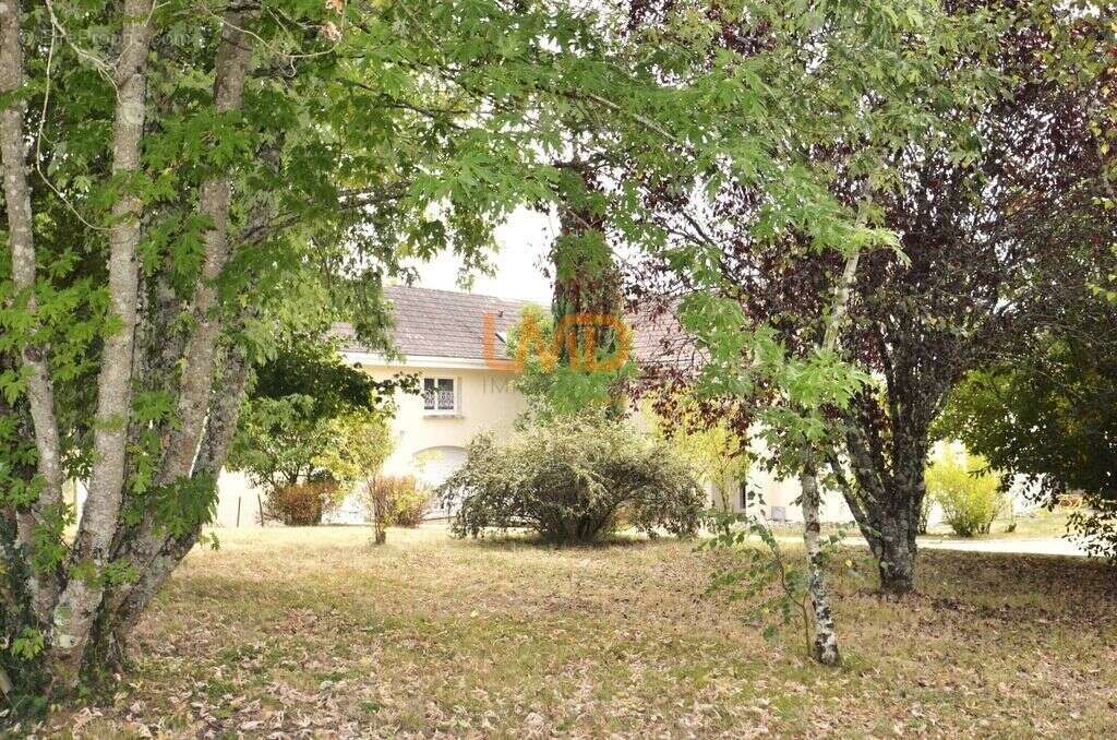 Maison à SAINT-GERAUD-DE-CORPS