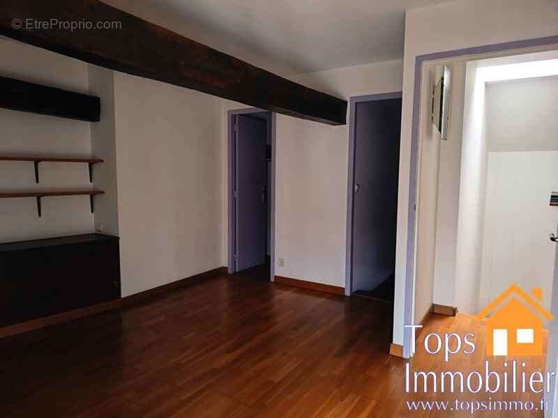 Appartement à VAILHOURLES