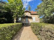 Maison à SAINT-CHAPTES