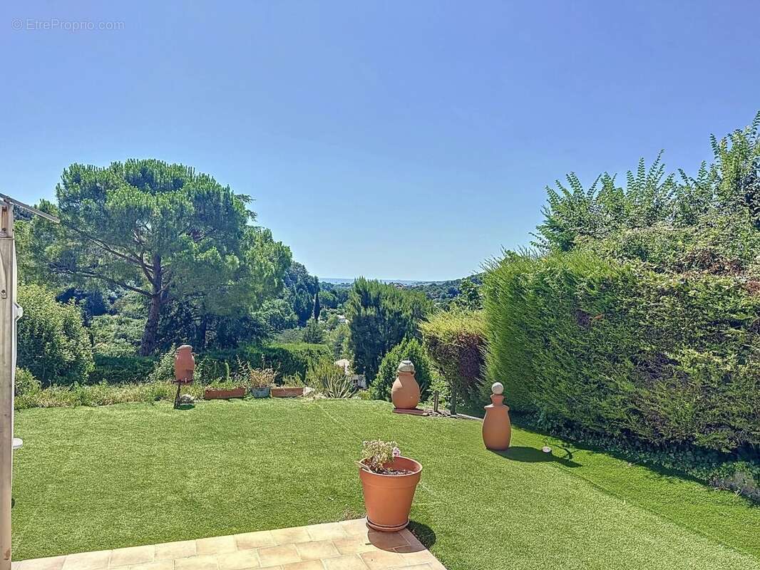 GRANDE VILLA BIOT (06410) vue mer du salon et des chambres - photo 3
