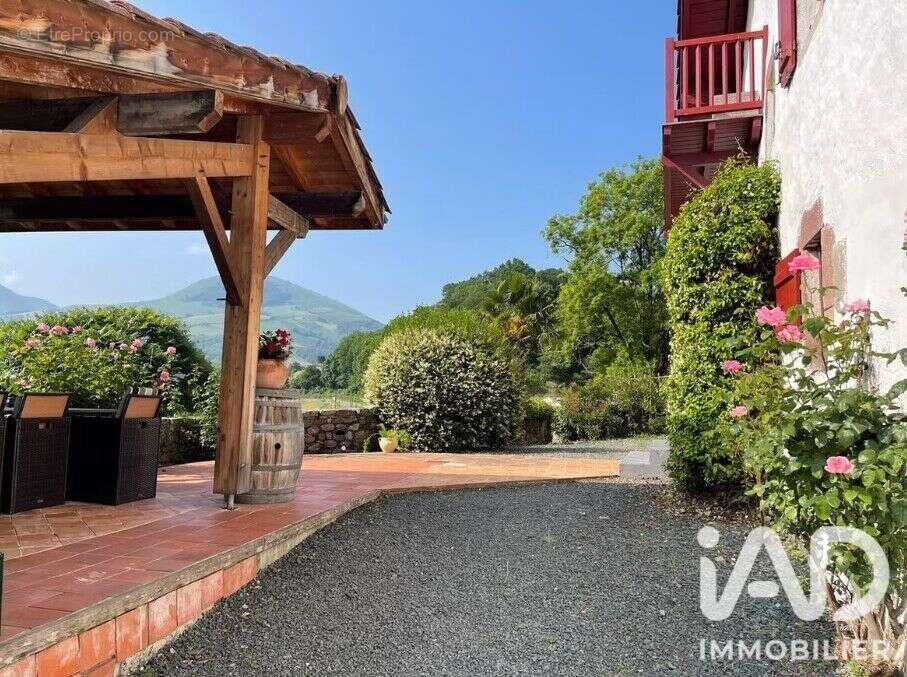 Maison 394 m² à Saint-Etienne-De-Baigorry  - photo 5