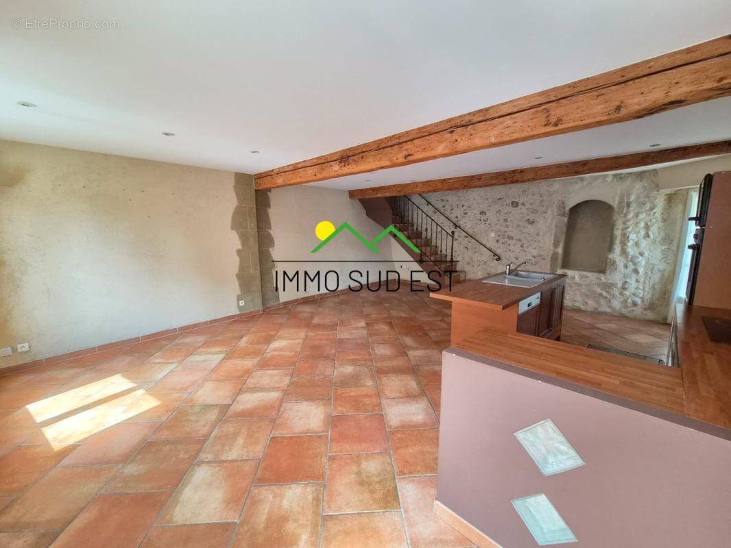 Maison à MONTELIER
