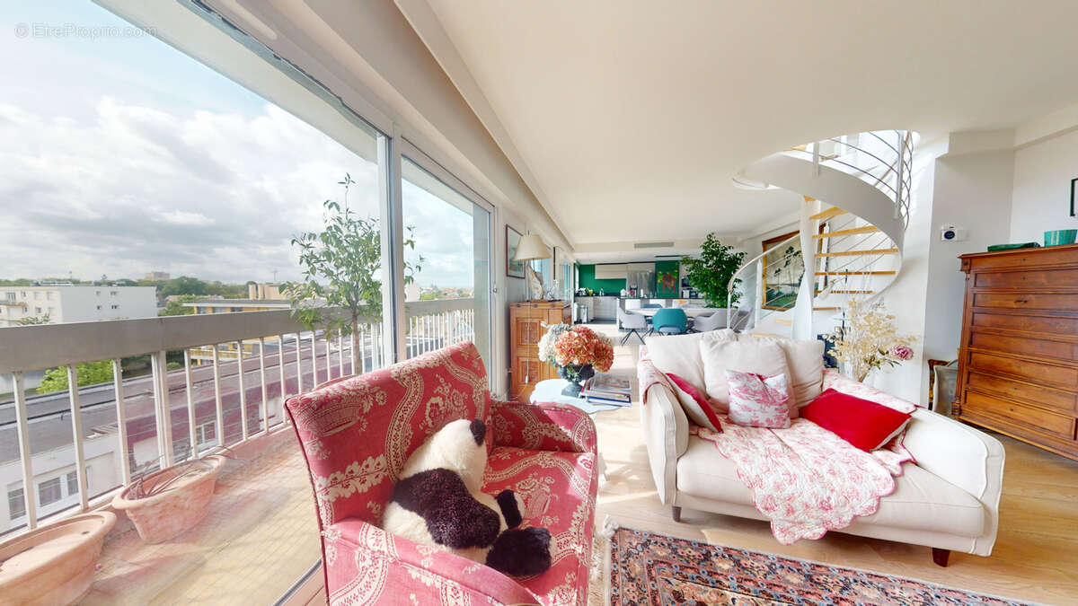 Appartement à SARTROUVILLE