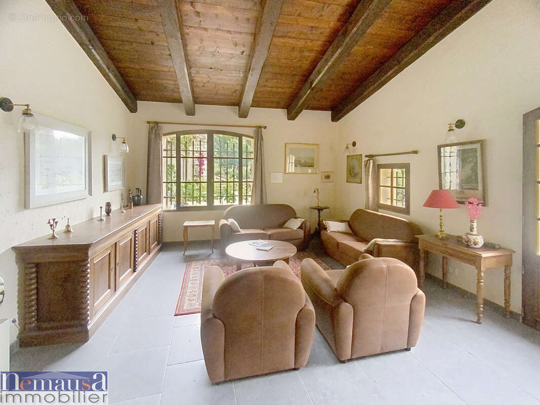 Maison à SAINT-LAURENT-DES-ARBRES