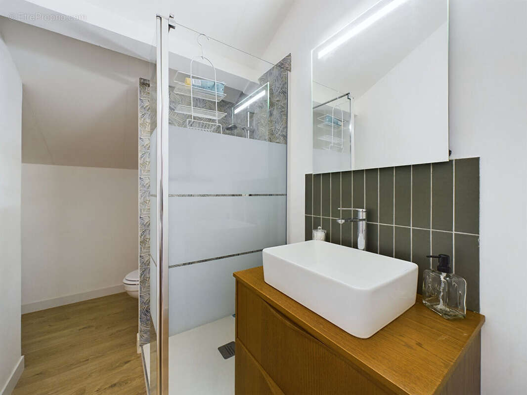 Appartement T3/4 entièrement rénové - photo 3