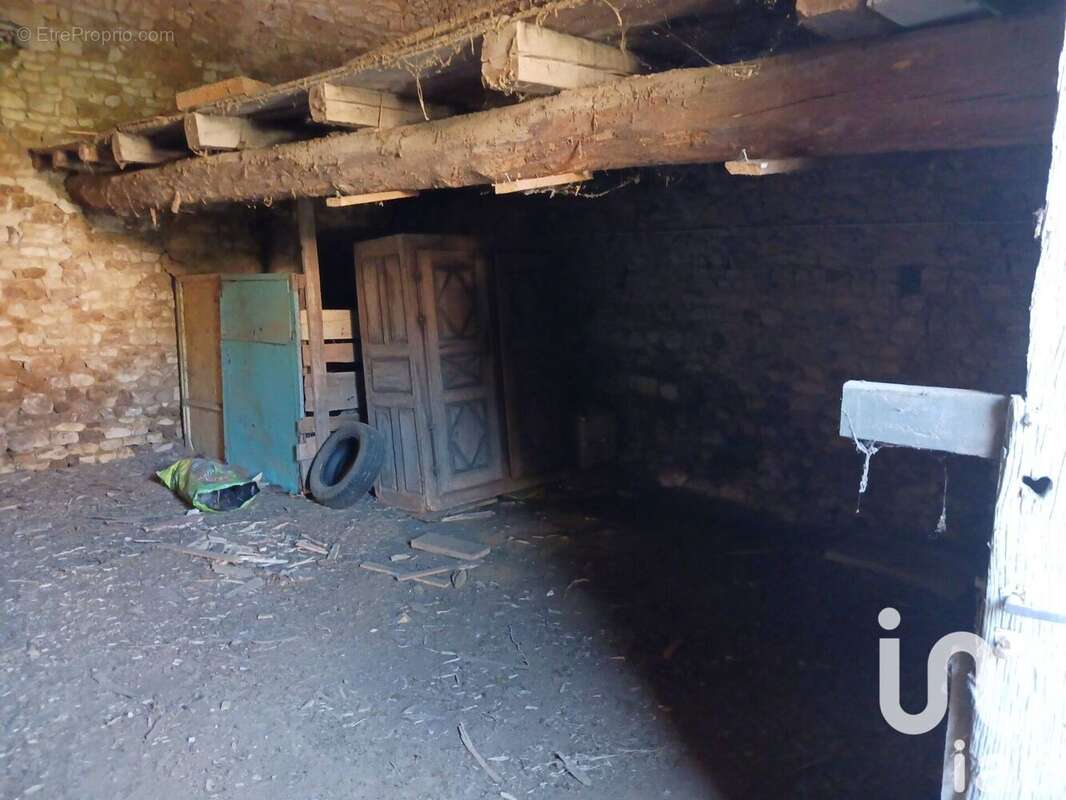 Photo 4 - Parking à SAINT-SECONDIN