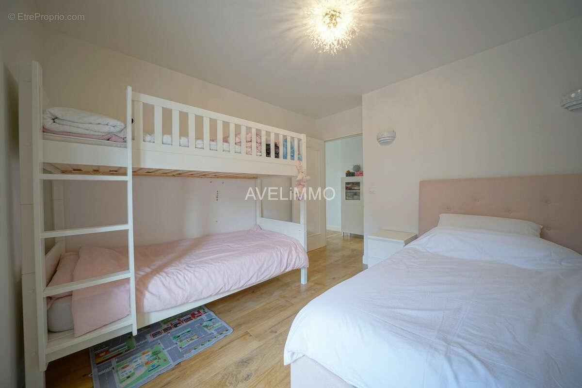 Maison à LA QUEUE-LES-YVELINES