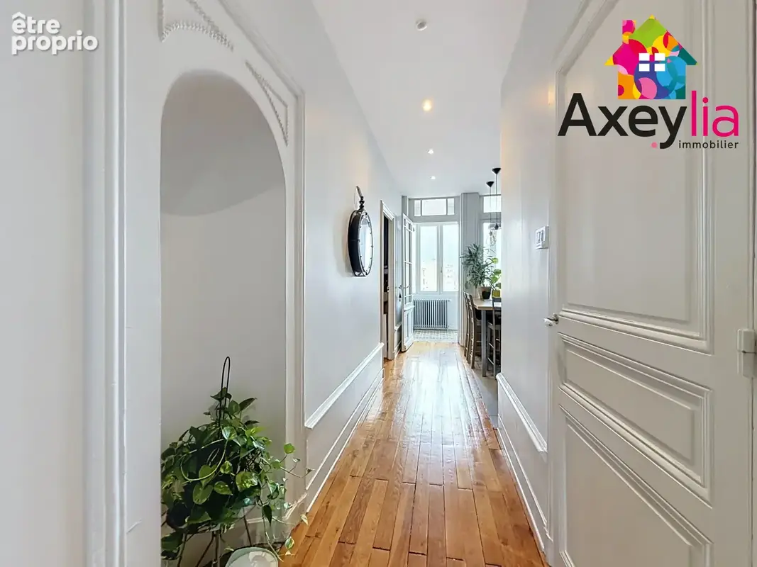 A vendre - roanne gare - appartement t3 style haussmannien avec deux chambres, deux greniers et cave - photo 3