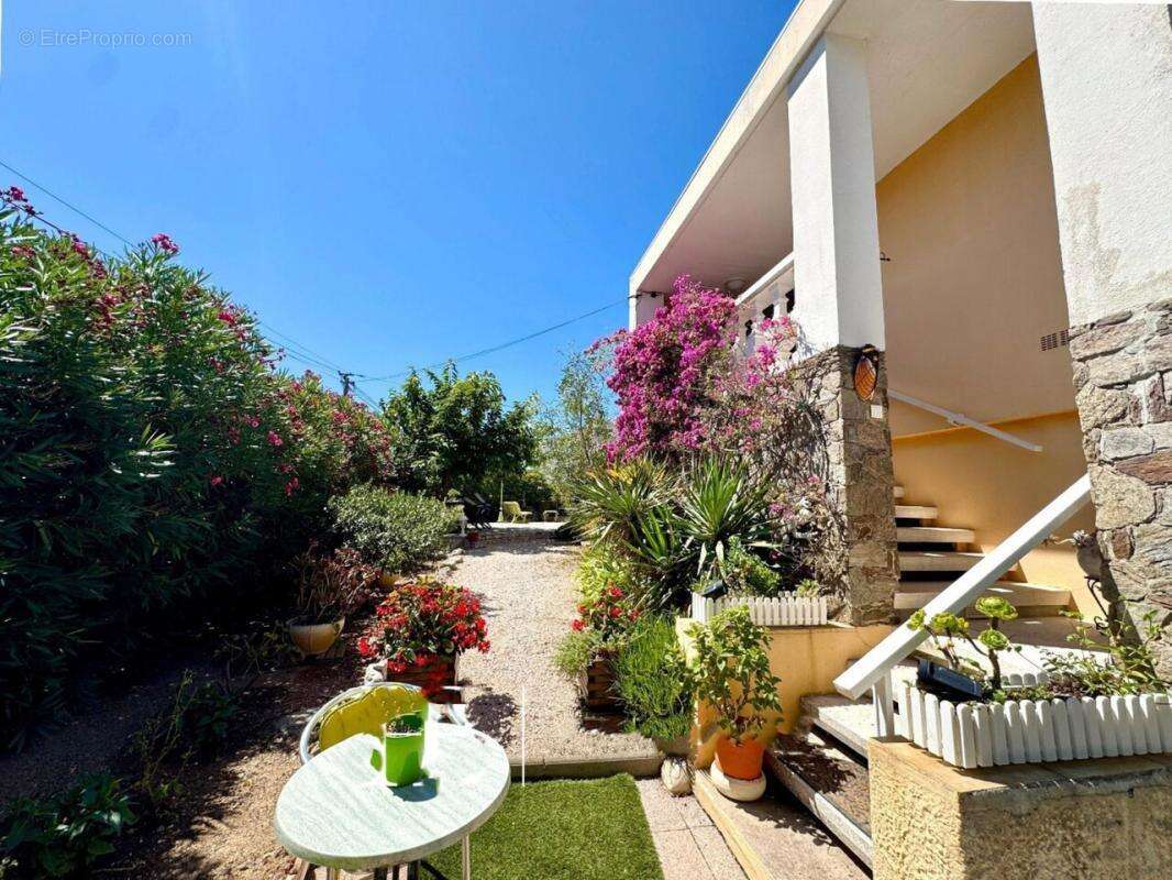 Appartement à SIX-FOURS-LES-PLAGES