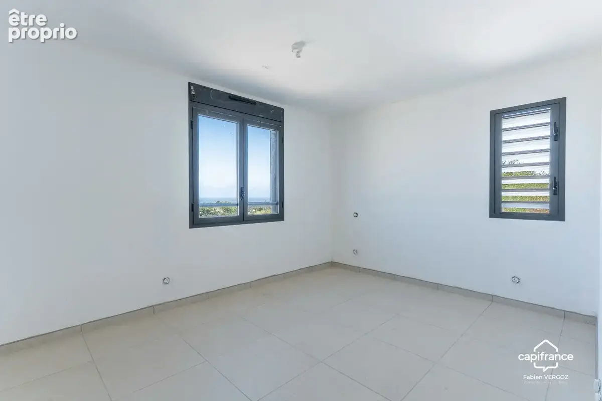 L’Étang-Salé – Villa T4 avec 3 chambres, varangue et jardin - photo 6