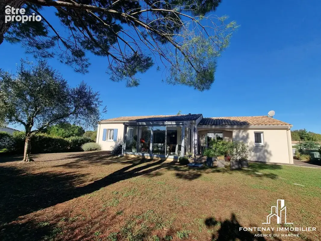 Maison 5 pièces 106 m² à vendre à Fontenay-Le-Comte (85200) - photo 2