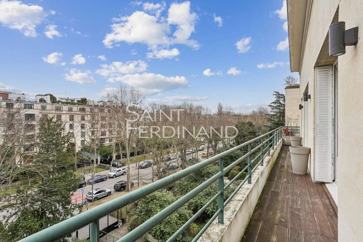 Appartement à NEUILLY-SUR-SEINE