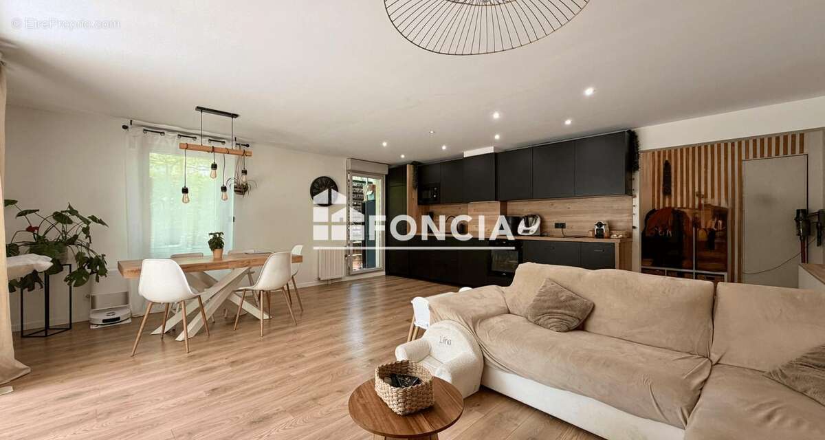 Appartement à MEYLAN