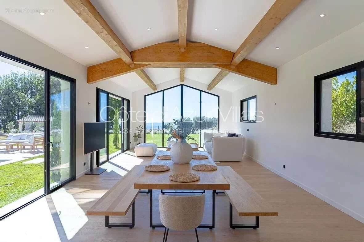 Maison à TOURRETTES-SUR-LOUP