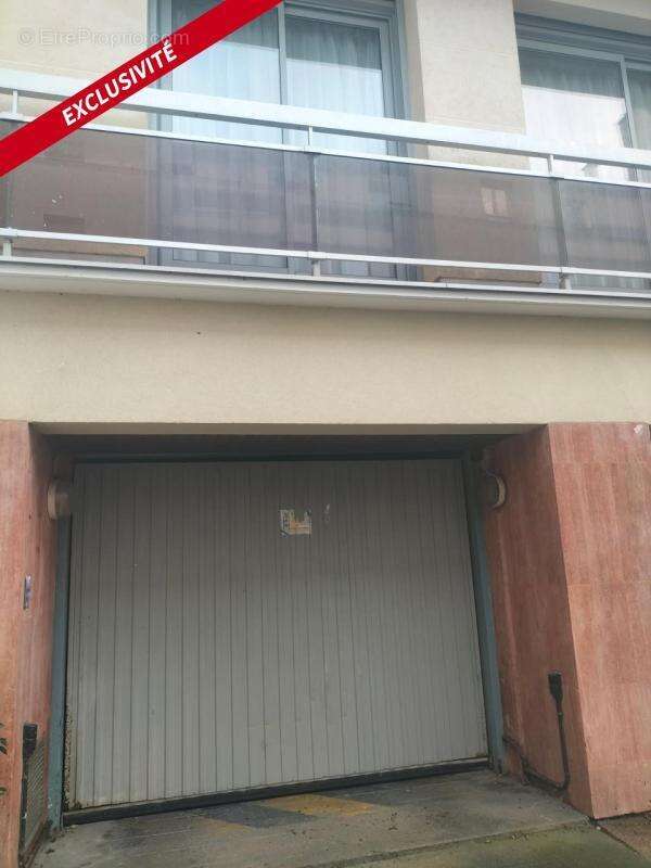 Parking à PARIS-11E