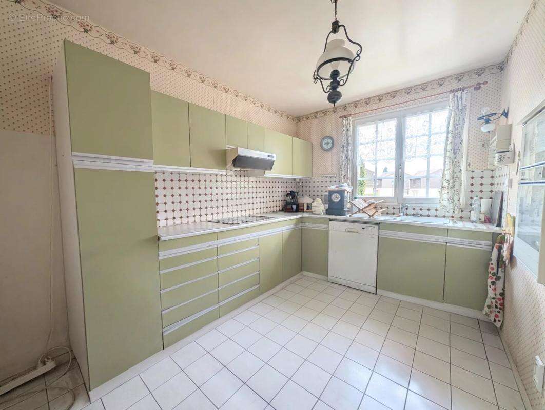 Maison à LES CLAYES-SOUS-BOIS