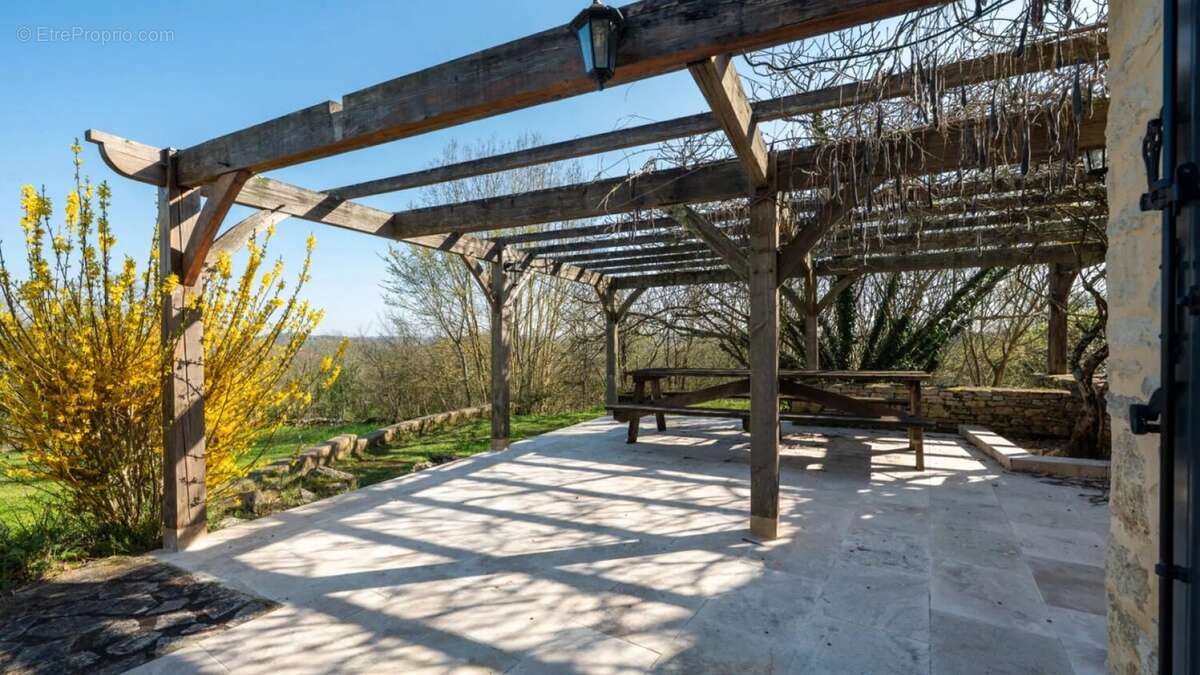 Maison à SALVIAC