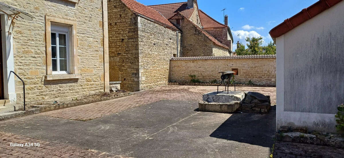Maison 179 m² à Lezinnes  - photo 6