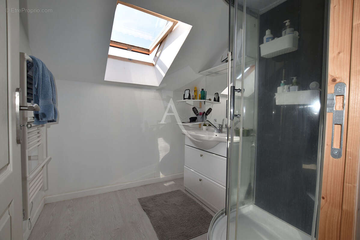 Maison à VARENNES-JARCY