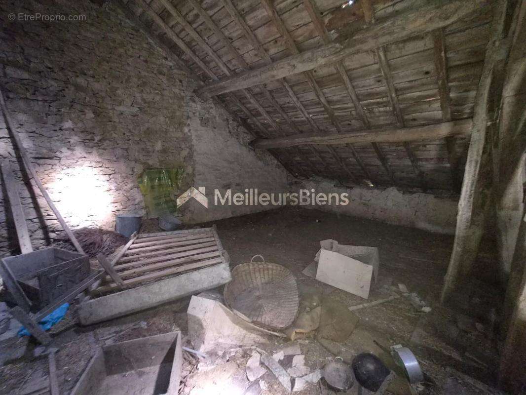 Maison à rénover situé à Montigny le Roi - photo 20