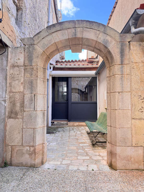 Maison à TONNAY-CHARENTE