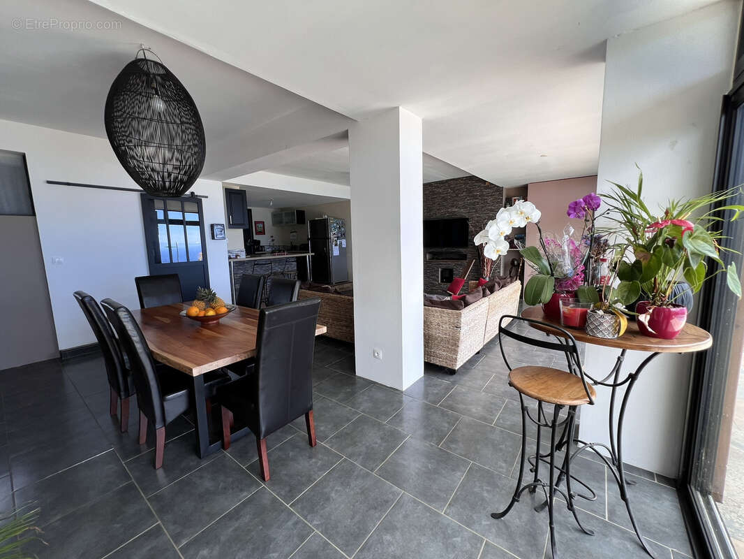 Maison à LES TROIS-BASSINS