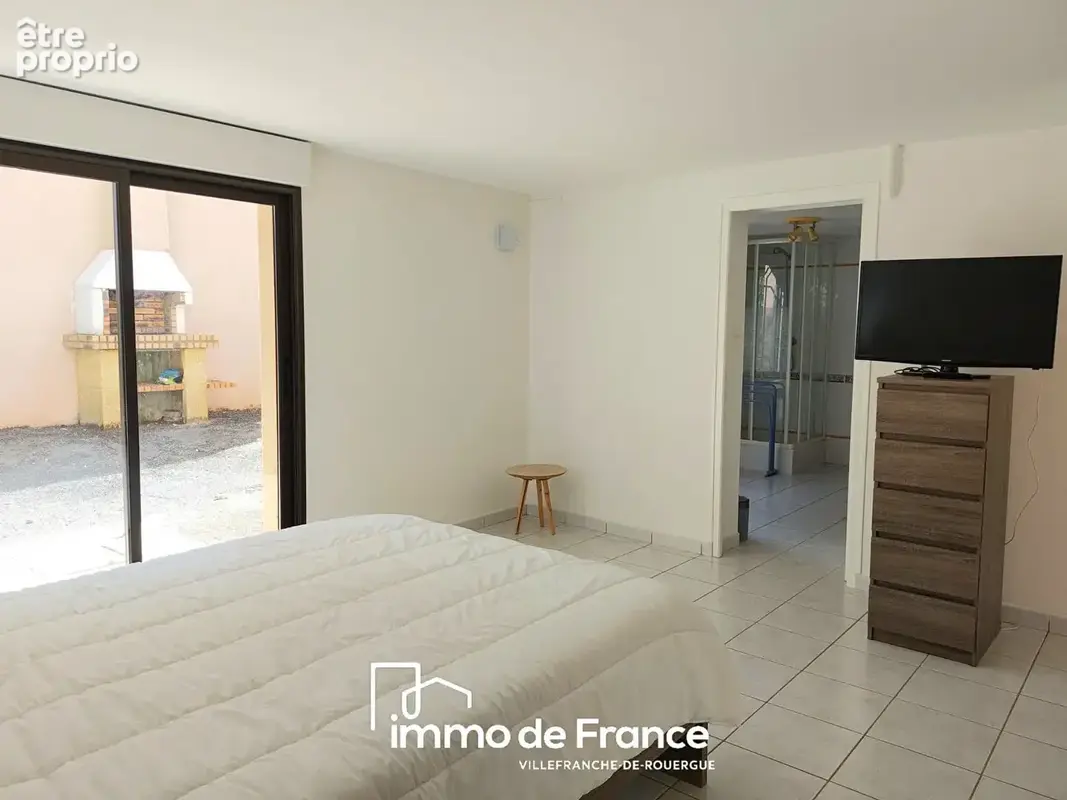 Maison de plain-pied avec piscine sur un terrain de 2 478 m² - photo 10