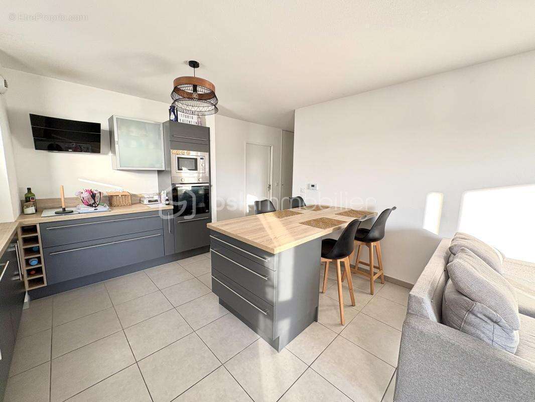 Appartement à MEYZIEU