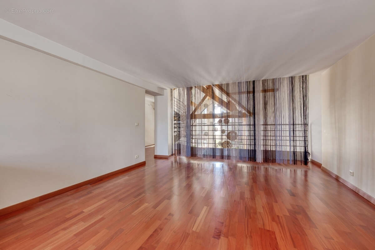 Maison à OZOIR-LA-FERRIERE