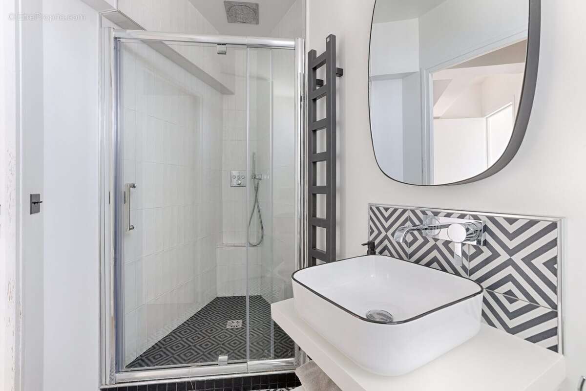 Appartement à LA GARENNE-COLOMBES