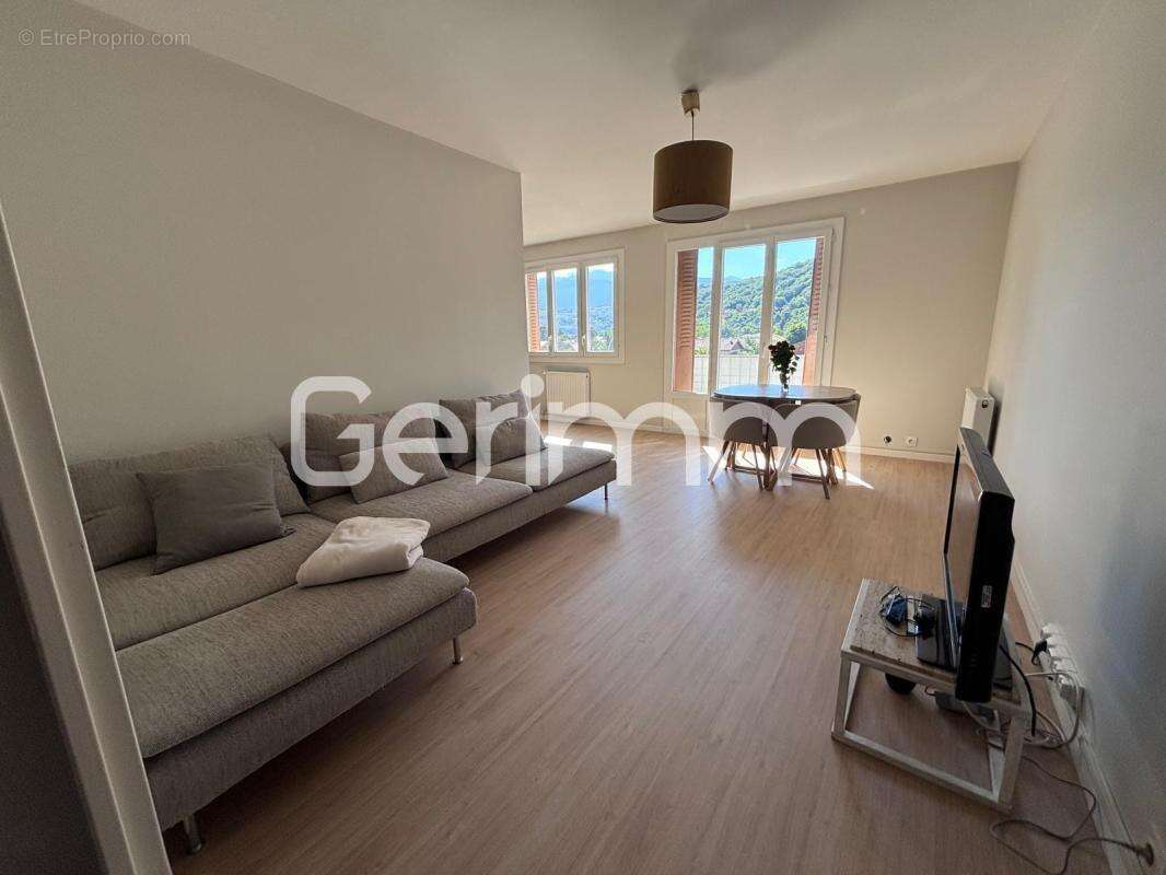 Vente - Appartement - 4 pièces + cuisine - 72 m² - 145 000 € - - photo 8