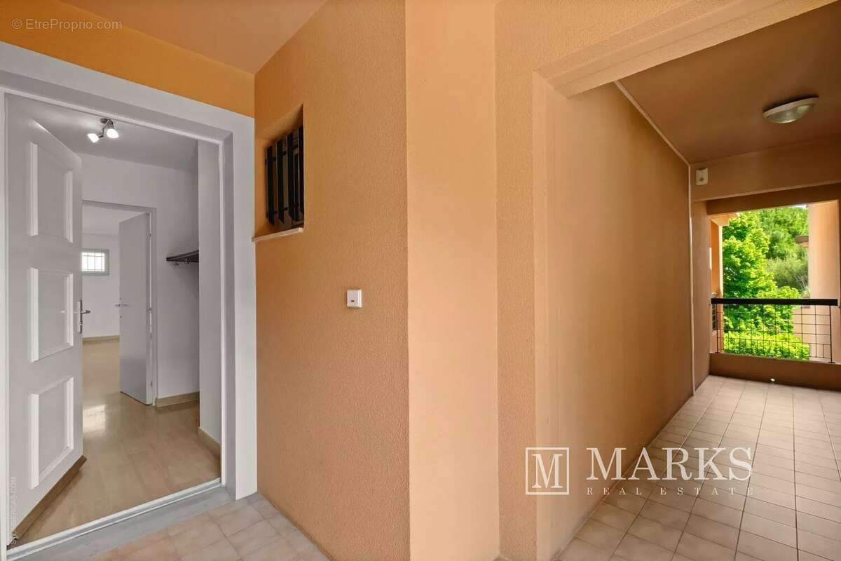 Appartement spacieux de trois chambres avec vue mer - photo 2