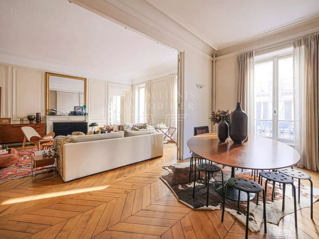 Appartement à PARIS-8E