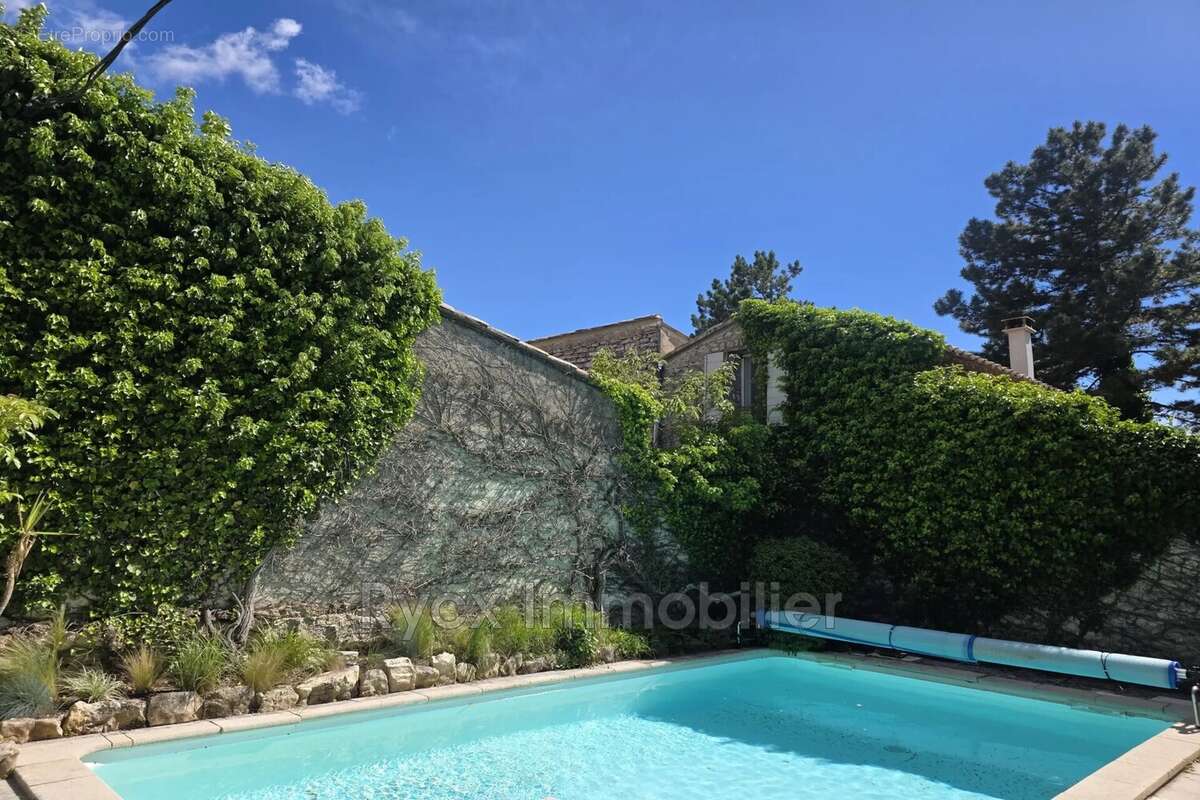 Maison 170 m² à Murs  - photo 2
