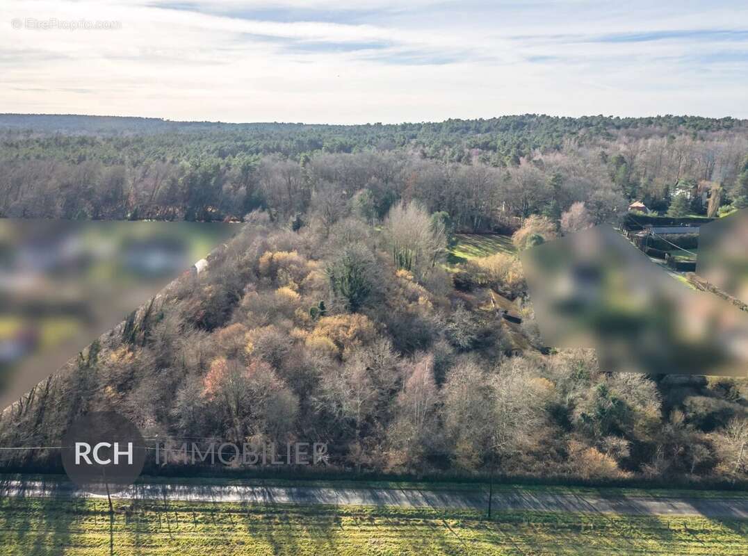 Terrain à MONTFORT-L'AMAURY