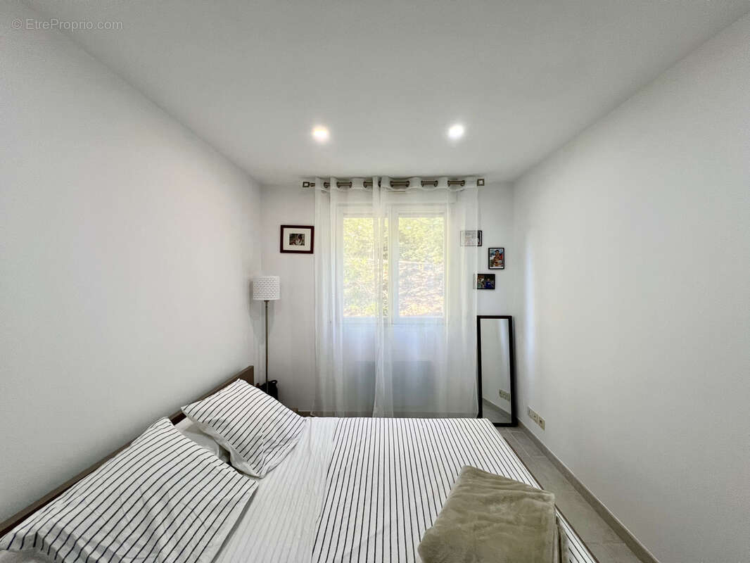 Appartement à SAINT-LAURENT-DU-VAR