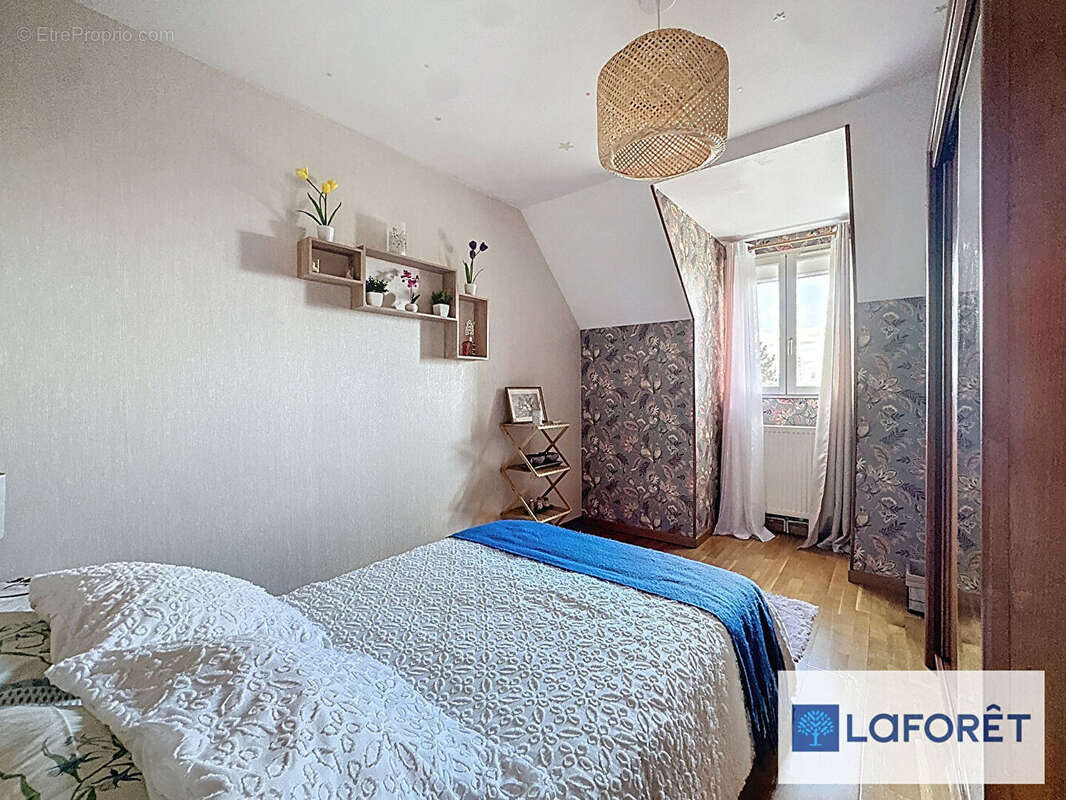 Maison à NEAUPHLE-LE-CHATEAU