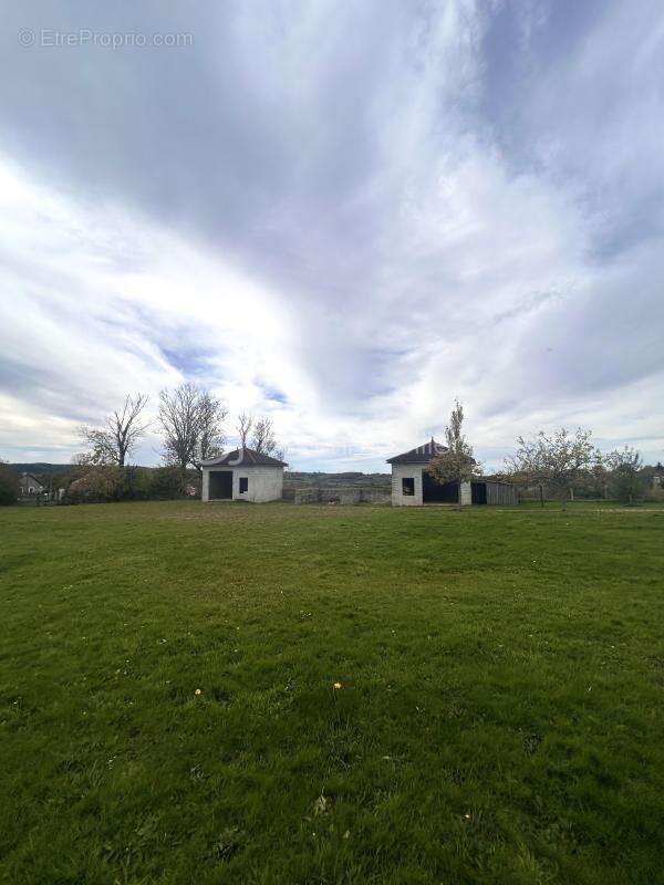 Terrain à SAINT-LEGER-VAUBAN