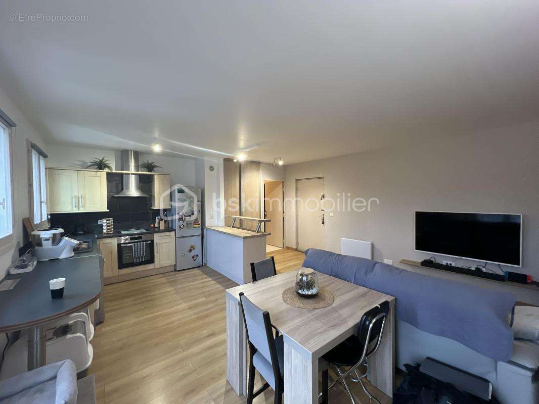 Appartement à LARDY